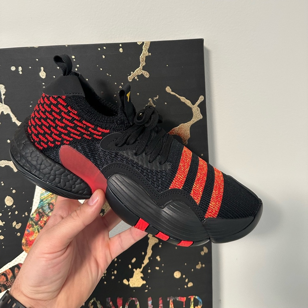 Adidas Trae Young 2 Hawks us man 9 , woman 10